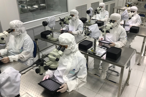 Visual inspection of HDD parts in a high-level clean room