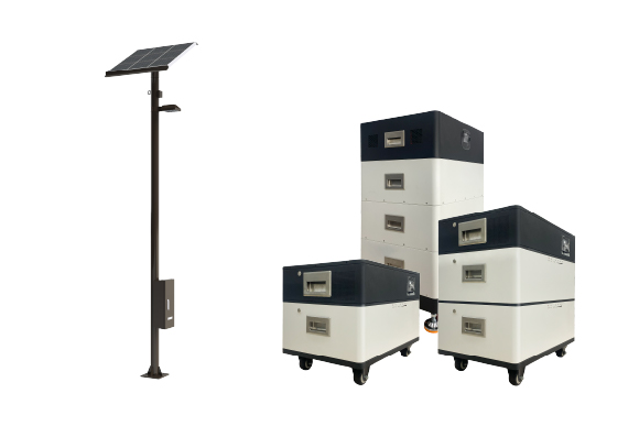 ソーラー街路灯と可変型蓄電池の写真