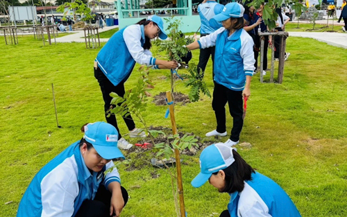 植樹活動に参加されたタイ・チョンブリ工場のメンバー