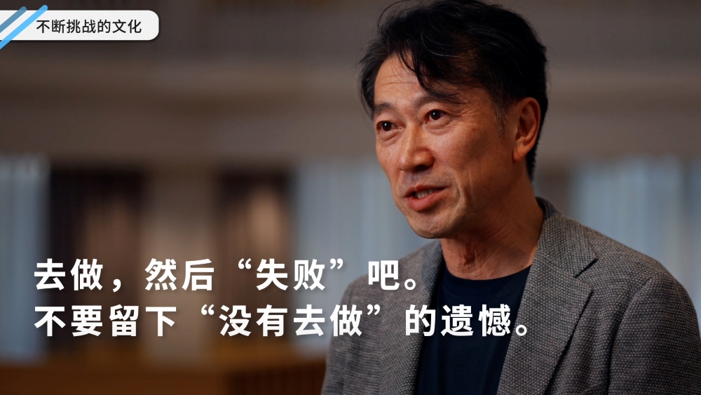 小西玲仁董事长讲述创始人的教诲"去做，然后“失败”吧。不要留下“没有去做”的遗憾"的情景