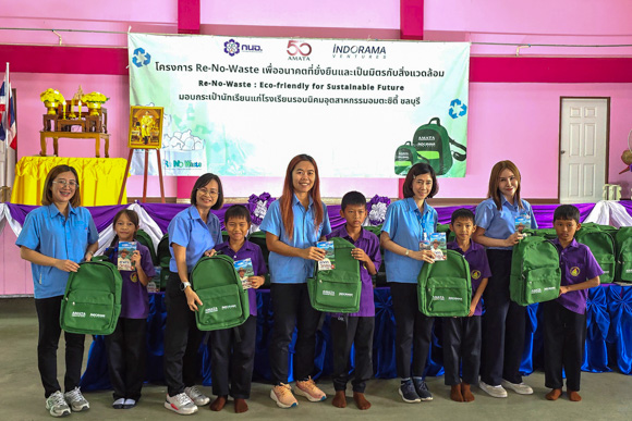 I-PEX Thailand employees participating in a community support volunteer activity