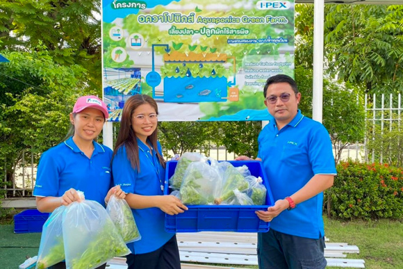I-PEX Thailand employees donating upcycled school bags to local students